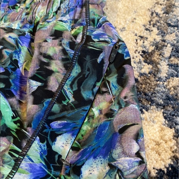 NWOT Lululemon Track That Short Mid Rise - Picture 4 of 10